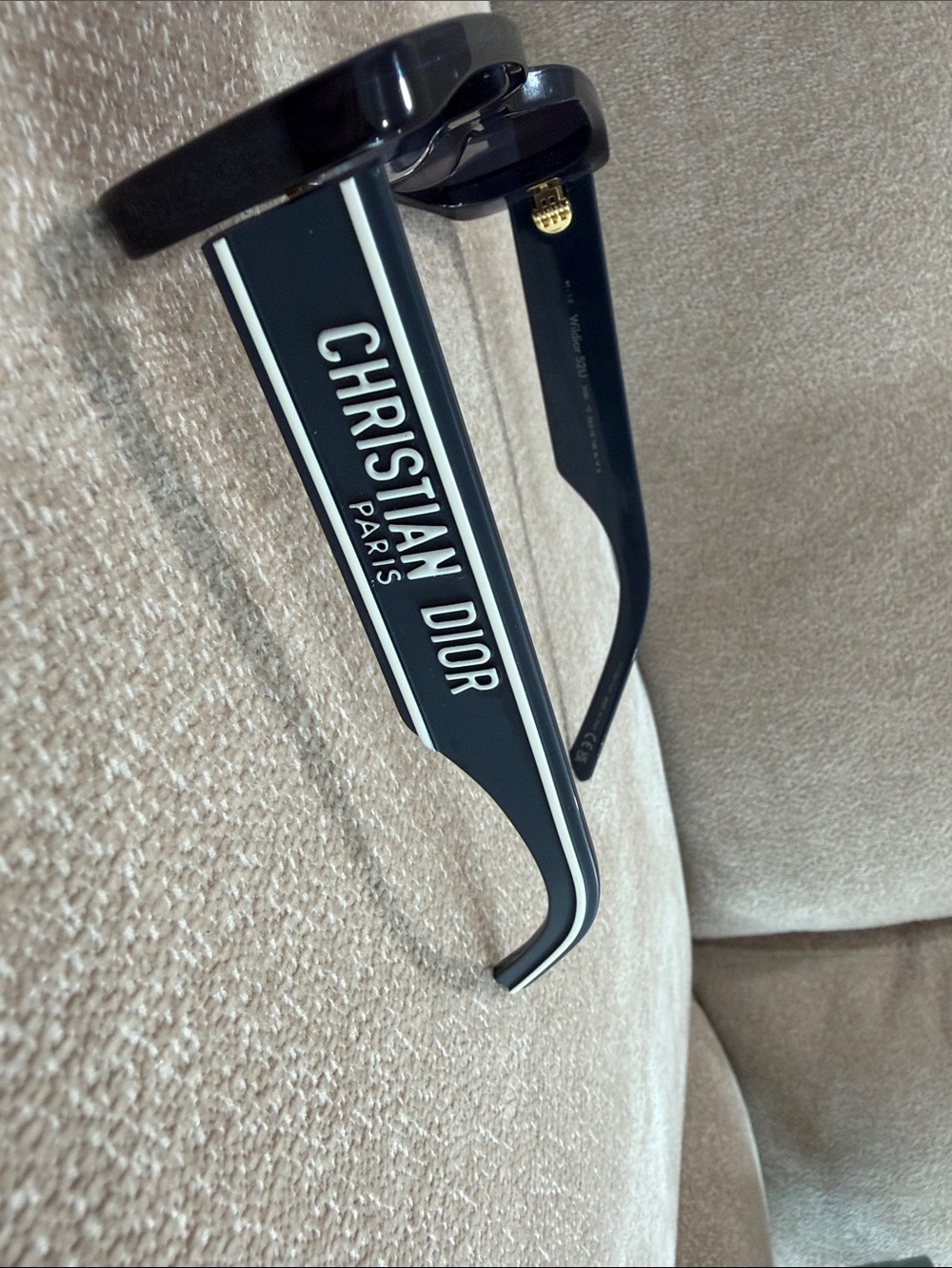 Dior woman’s Wildior S2U sunglasses. Blue Square Sunglasses with Logo Temple - Picture 4 of 5